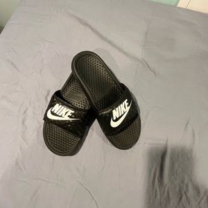 Black Nike Size 7 Slides